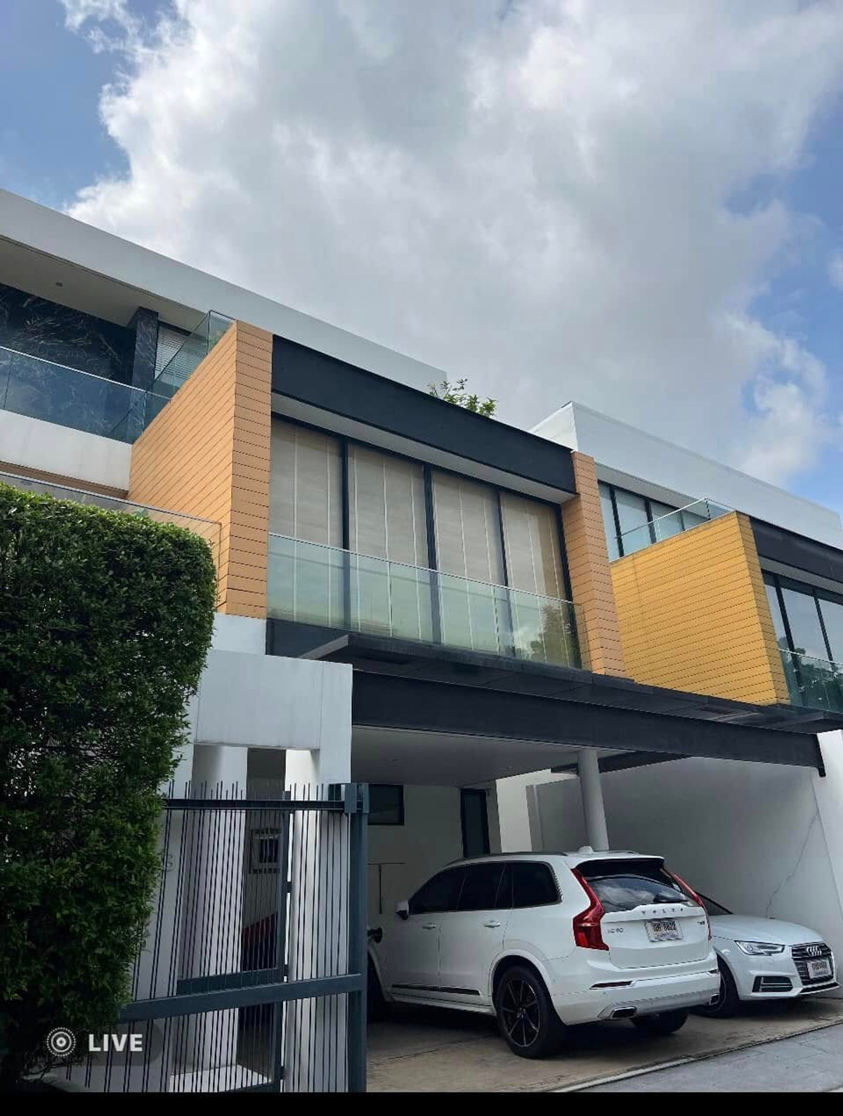 ขายทาวน์โฮมเลียบทางด่วนรามอินทรา : 15 เกทส์ เอกมัย - รามอินทรา / 5 ห้องนอน (ขาย), 15 Gates Ekamai - Ramintra / 5 Bedrooms (FOR SALE) FAHS053