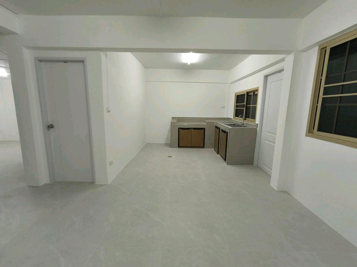 For RentTownhomeRatchadapisek, Huaikwang, Suttisan : 2-story townhome for rent, good location behind Fortune Ratchada. Soi Asoke-Din Daeng 21 or enter from Ratchada Soi 3