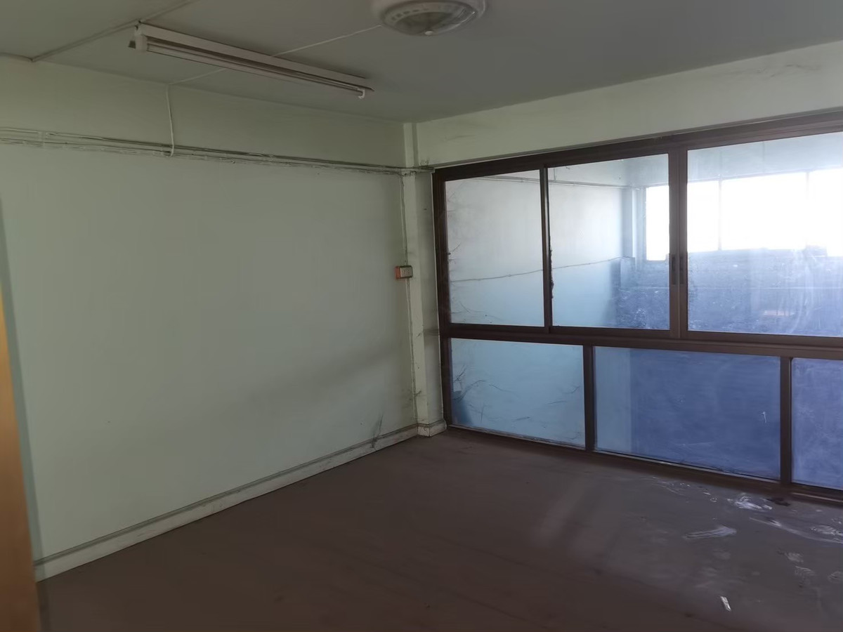 For SaleShop HouseCha-am Phetchaburi : 3.5-story commercial building for sale, located on Phetkasem Road