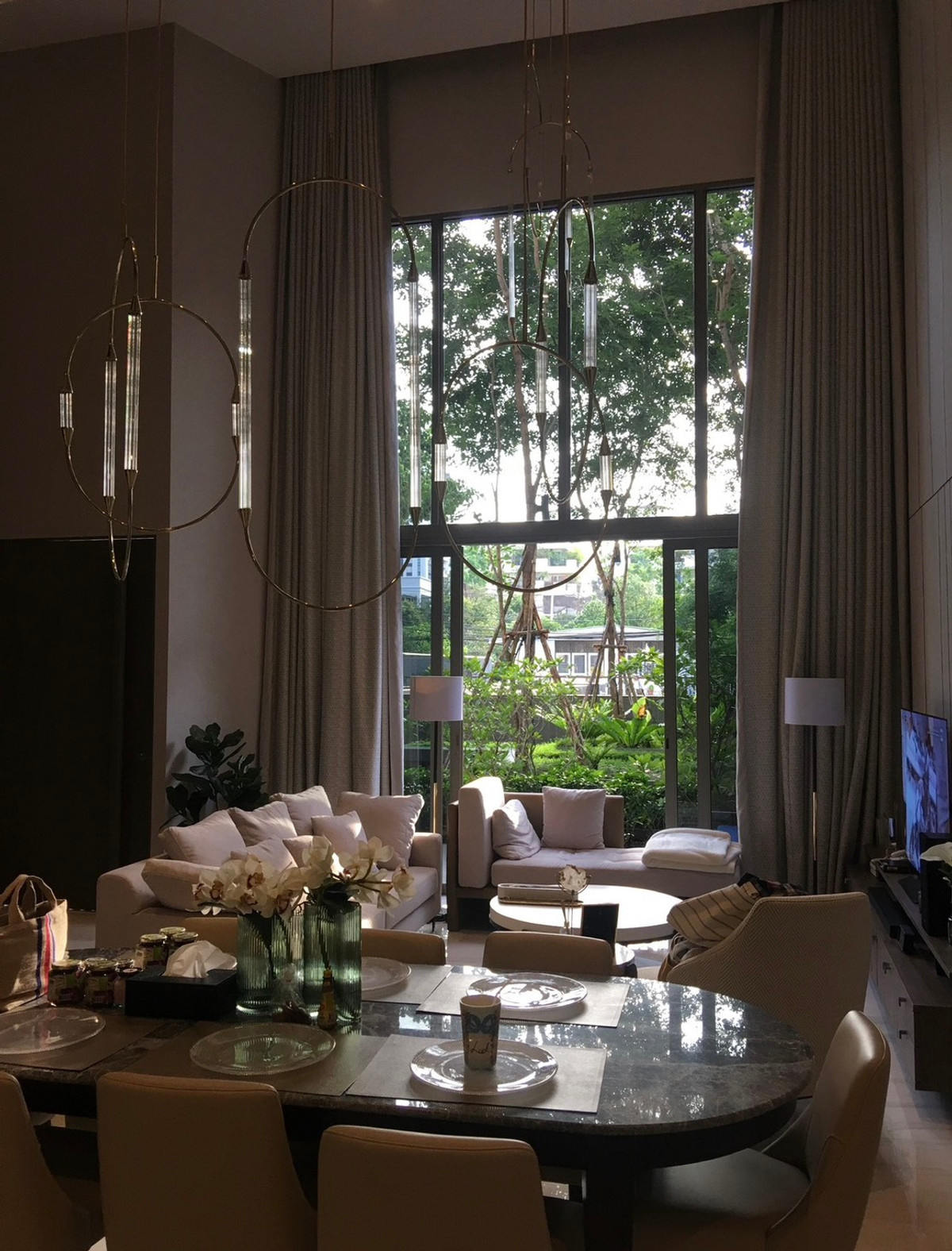 For SaleTownhomeSukhumvit, Asoke, Thonglor : House for sale Quarter39 Thaweesuk Sukhumvit 39, 5.5 story house (including basement to roof top,) has elevator.