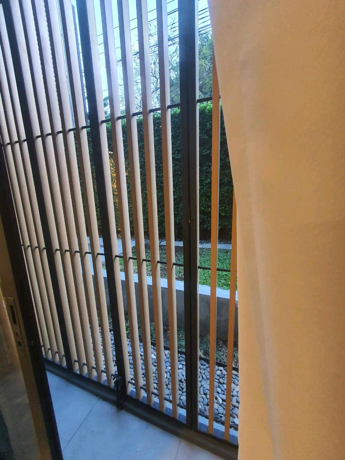 For RentCondoSukhumvit, Asoke, Thonglor : For rent, 2 bedrooms, beautifully decorated, Noble Ambience Sukhumvit 42, near BTS Ekkamai, Gateway Ekamai, owner will let it out himself.