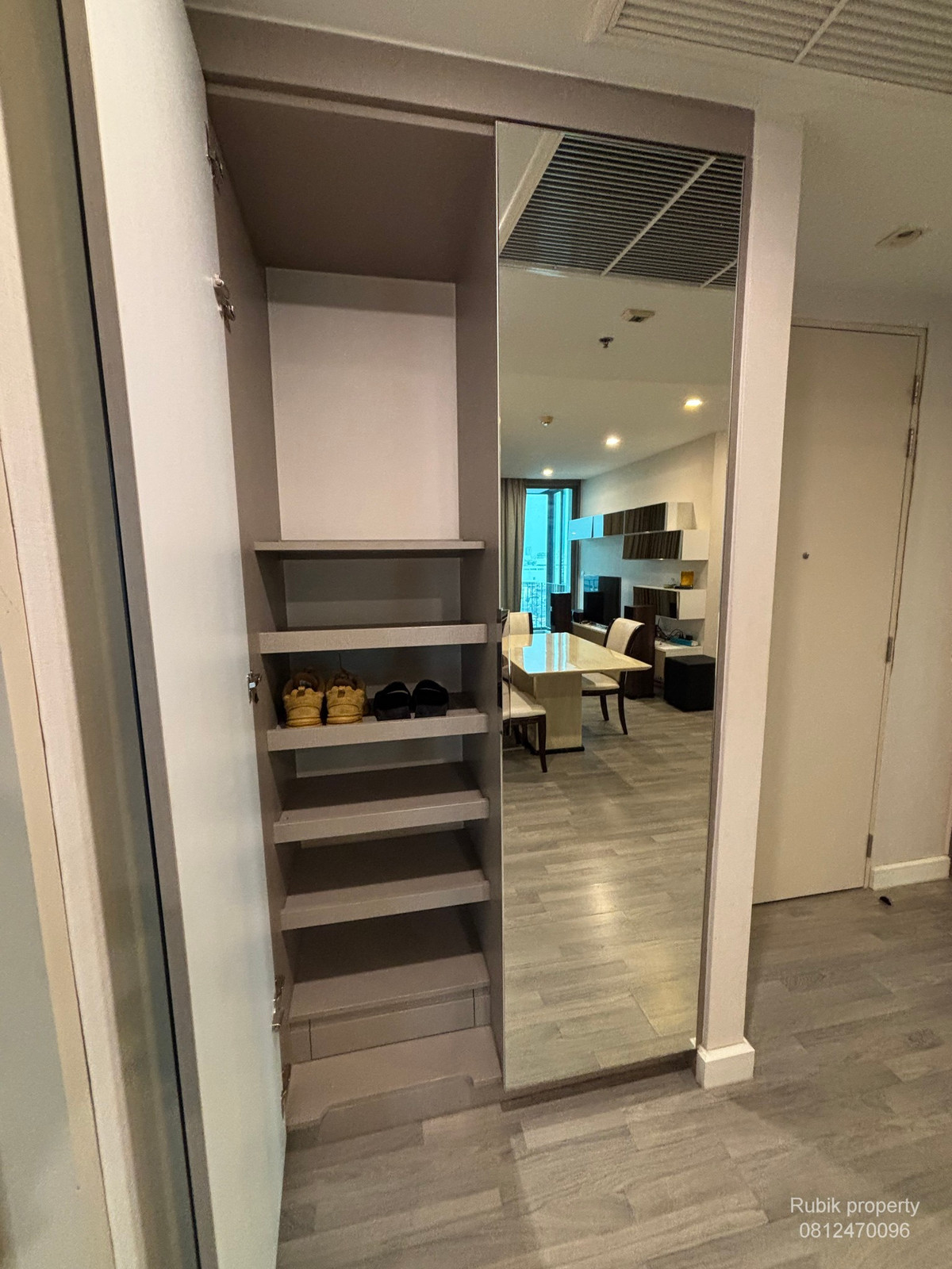 For RentCondoWongwianyai, Charoennakor : 🏙 **Condo for rent, The Room BTS Wongwian Yai** RB1799, location **Very Prime, next to the stairs, BTS Wongwian Yai, only 10 meters**