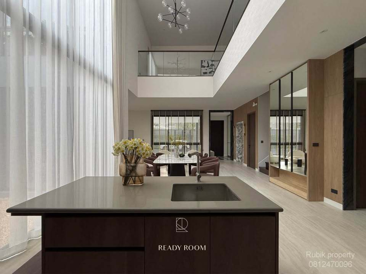 For RentHousePattanakan, Srinakarin : 🏡 **Luxury house for rent Bugaan Krungthep Kreetha** RB1787 Luxury level project, Krungthep Kreetha location. Near international schools and golf courses.