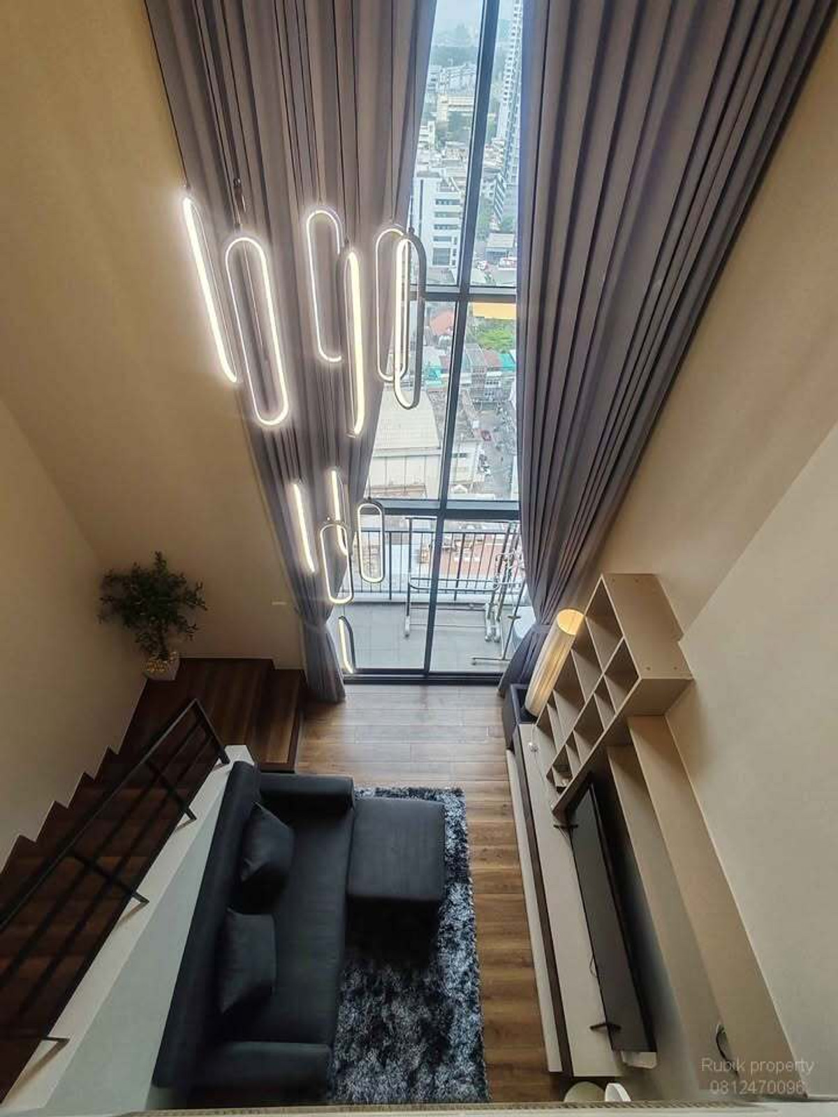 For RentCondoSapankwai,Jatujak : 🏙 **Condo for rent Onyx Phaholyothin by Sansiri (Saphan Khwai)** Condo, good location, near BTS Saphan Khwai, opposite Big C Saphan Khwai RB1786