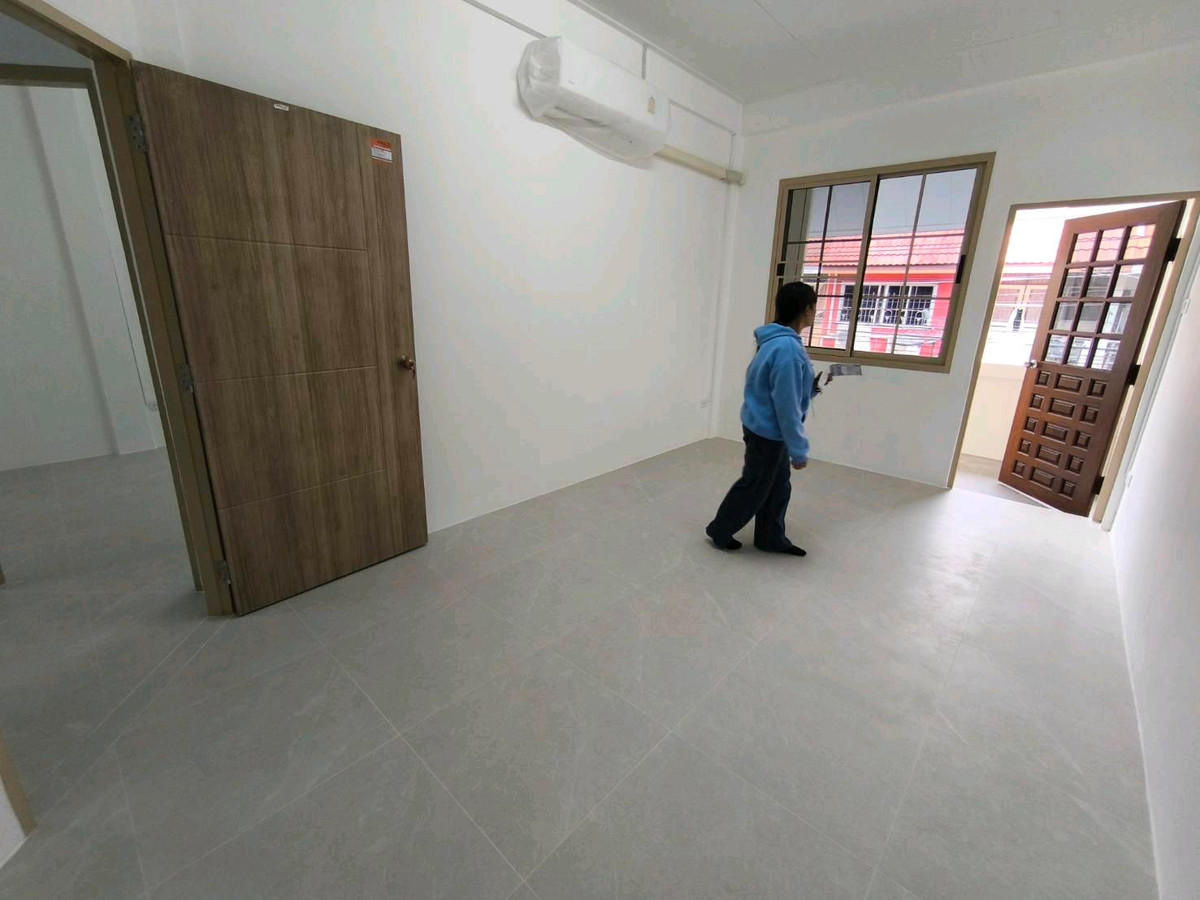 For RentTownhomeRatchadapisek, Huaikwang, Suttisan : 2-story townhome for rent, good location behind Fortune Ratchada. Soi Asoke-Din Daeng 21 or enter from Ratchada Soi 3