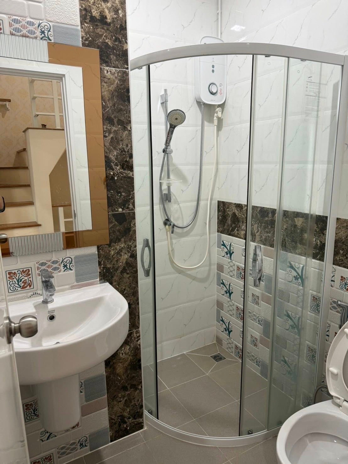 For RentTownhomeEakachai, Bang Bon : House for rent near the BTS, good location, 2-story townhome, 4 bedrooms, 3 bathrooms, 1 additional office room. 1 living room, 1 kitchen, 1 washing room  1 parking space in front of the house, beautiful house, fully decorated.