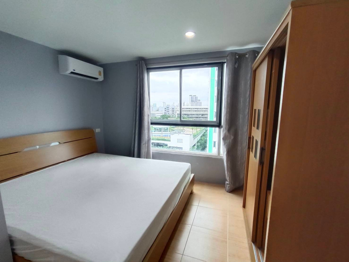 For RentCondoKaset Nawamin,Ladplakao : Room for rent, clean, cool breeze, unblocked view, Premsiri Boutique Park Condo, near BTS Kasetsart University Station and Sena Station.