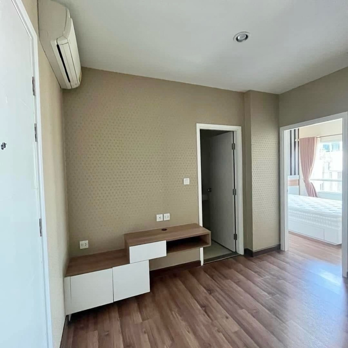 ให้เช่าคอนโดรัตนาธิเบศร์ สนามบินน้ำ พระนั่งเกล้า : 📍โครงการ : Centric Tiwanon Station
🚝 ใกล้ : MRT สถานีกระทรวงสาธารณสุข 200 เมตร
💵 ราคาเช่า : 11,000 บาท / เดือน