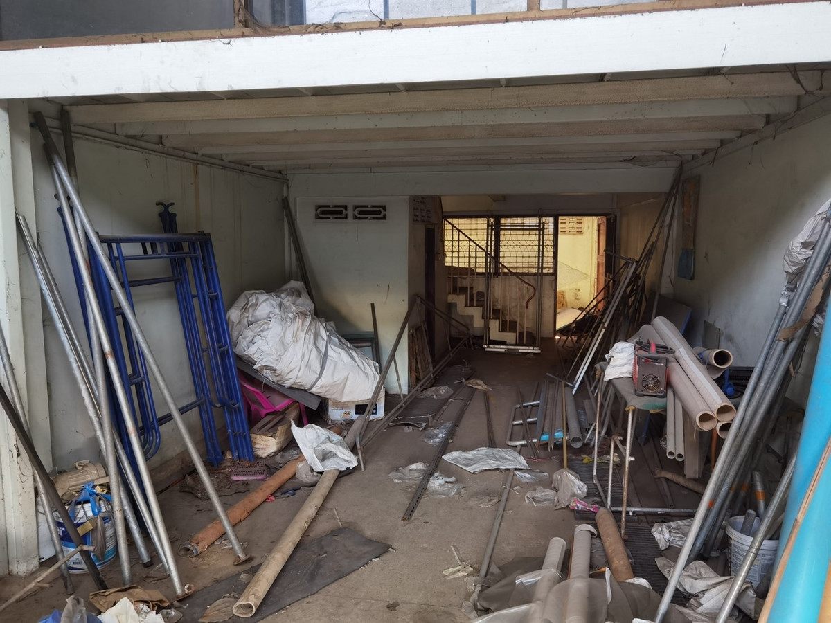 For SaleShop HouseCha-am Phetchaburi : 3.5-story commercial building for sale, located on Phetkasem Road