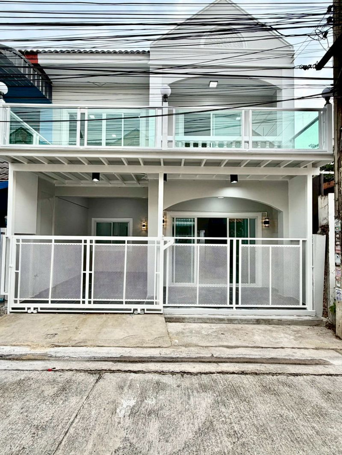 For SaleTownhomeNonthaburi, Bang Yai, Bangbuathong : 2-story townhouse for sale, Kittiyarak Village. Opposite the lottery office, area 18 square meters, 3 bedrooms, Soi Ronasitphichai 2, Tha Sai Subdistrict, Mueang Nonthaburi District. Nonthaburi Province