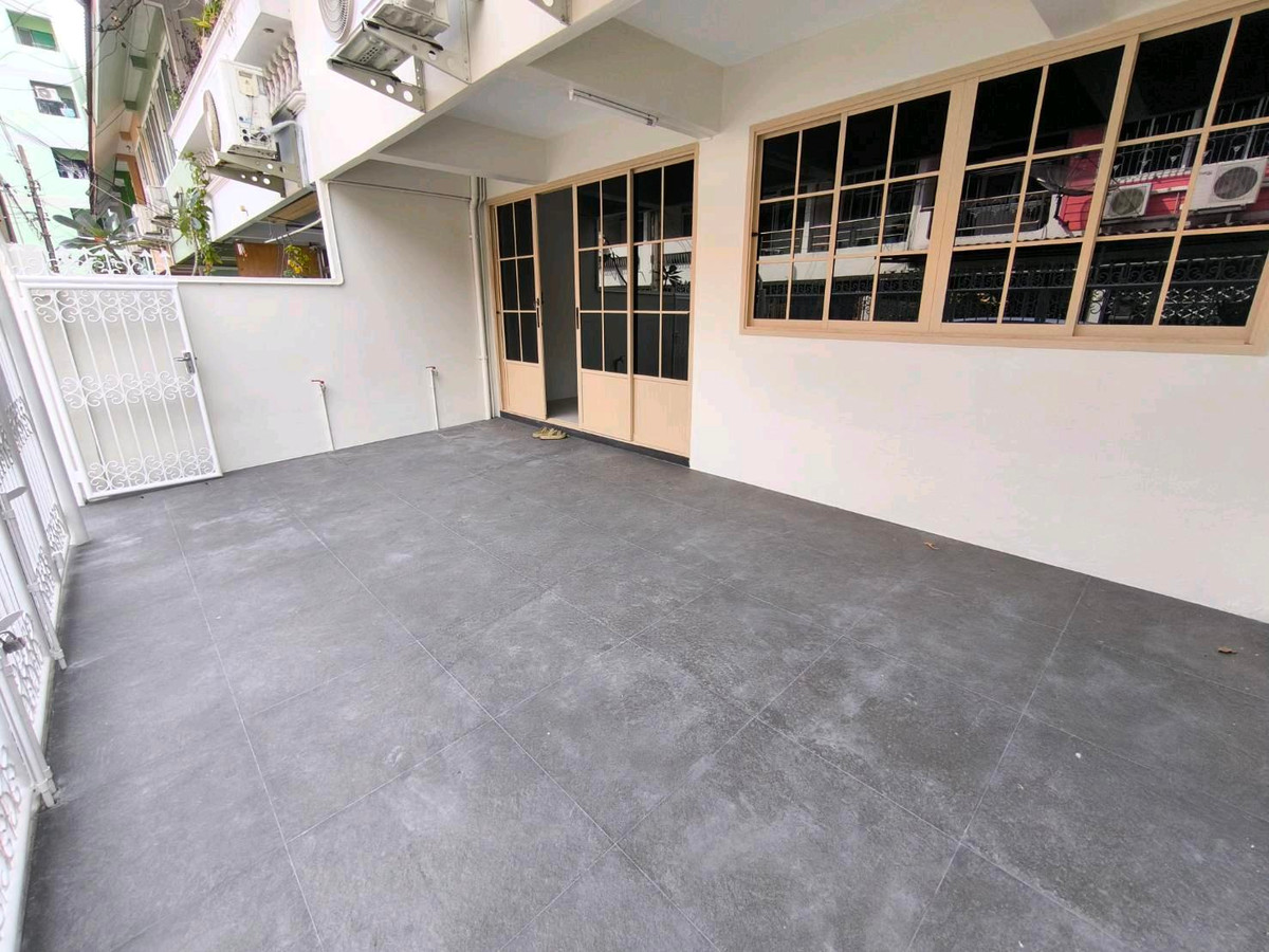 For RentTownhomeRatchadapisek, Huaikwang, Suttisan : 2-story townhome for rent, good location behind Fortune Ratchada. Soi Asoke-Din Daeng 21 or enter from Ratchada Soi 3