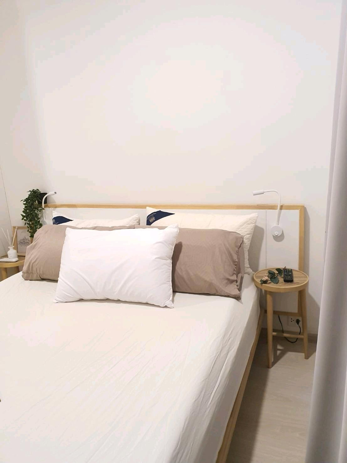 For RentCondoSukhumvit, Asoke, Thonglor : For rent, 2 bedrooms, beautifully decorated, Noble Ambience Sukhumvit 42, near BTS Ekkamai, Gateway Ekamai, owner will let it out himself.