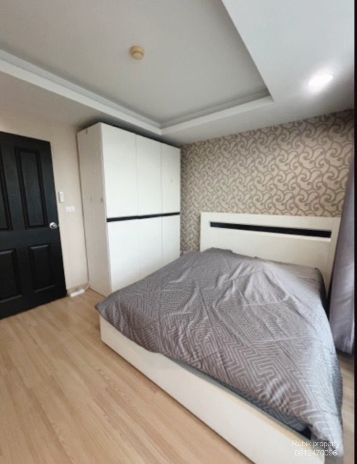 For SaleCondoRatchadapisek, Huaikwang, Suttisan : 🏙️ **Condo for sale, good location, Ratchada 17, close to MRT, just a few minutes** Project **The Kris Ratchada 17**, convenient travel, Suthisan - Huai Khwang. Can penetrate Vibhavadi RB1761