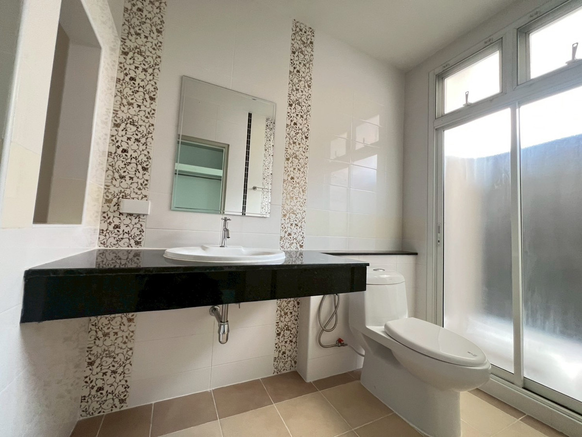 For SaleHousePattaya, Bangsaen, Chonburi : 🏡 2-story detached house for sale, Coco Park Sirisa 21 Village, large house, wide area, 3 bedrooms | 3 bathrooms, selling price 5,890,000 baht 💰