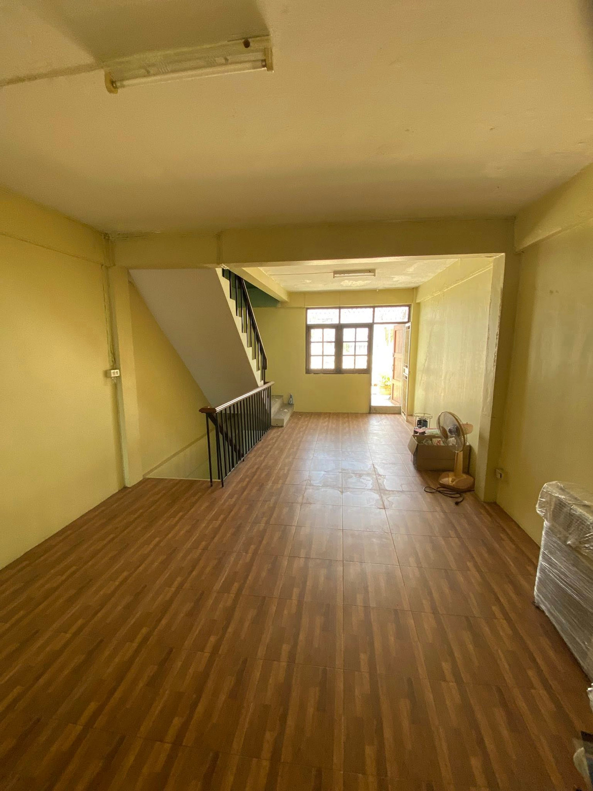 ขายอาคารพาณิชย์พัฒนาการ ศรีนครินทร์ : อาคารพาณิชย์ ถนนศรีนครินทร์ / 4 ชั้น (ขาย), Commercial Building Srinakarin Road / 4 Floors (FOR SALE) YOK109