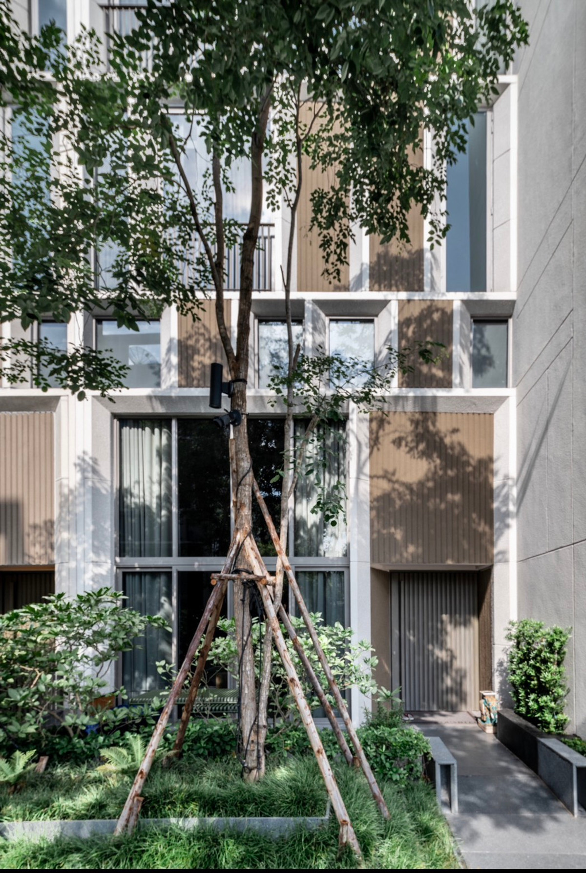 For SaleTownhomeSukhumvit, Asoke, Thonglor : House for sale Quarter39 Thaweesuk Sukhumvit 39, 5.5 story house (including basement to roof top,) has elevator.