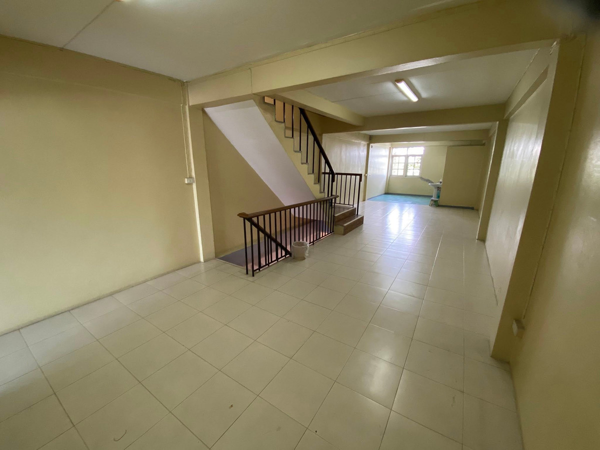 ขายอาคารพาณิชย์พัฒนาการ ศรีนครินทร์ : อาคารพาณิชย์ ถนนศรีนครินทร์ / 4 ชั้น (ขาย), Commercial Building Srinakarin Road / 4 Floors (FOR SALE) YOK109