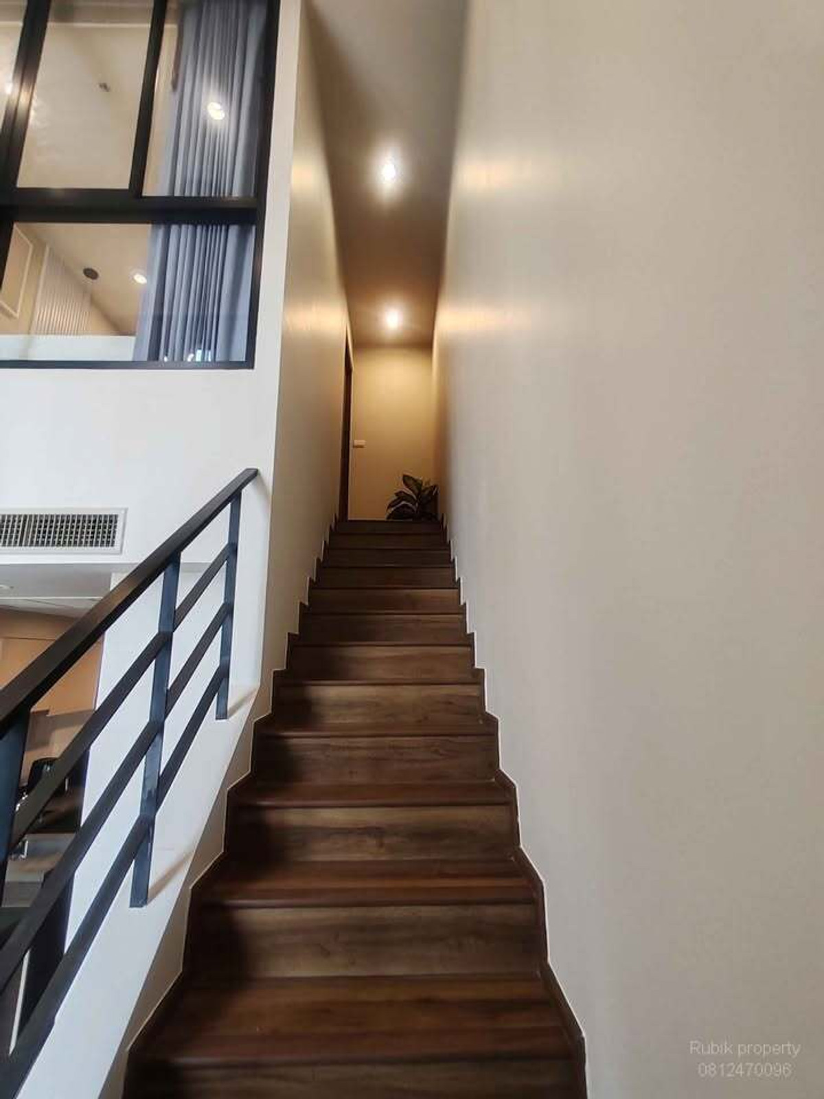 For RentCondoSapankwai,Jatujak : 🏙 **Condo for rent Onyx Phaholyothin by Sansiri (Saphan Khwai)** Condo, good location, near BTS Saphan Khwai, opposite Big C Saphan Khwai RB1786