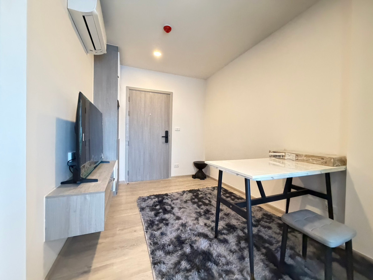 ให้เช่าคอนโดปิ่นเกล้า จรัญสนิทวงศ์ : 🏢 For Rent ออริจิ้น ปลั๊ก&เพลย์ สิรินธร สเตชั่น 🛏 Simplex 1 bed 📏 ขนาด: 25 ตร.ม. 💰 ราคาเพียง 12K/เดือน 📍 ทำเล: ใกล้รถไฟฟ้า สถานีสิรินธร และห้างสรรพสินค้าย่านฝั่งธน