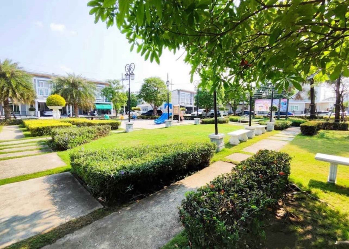 For RentTownhomeEakachai, Bang Bon : House for rent near the BTS, good location, 2-story townhome, 4 bedrooms, 3 bathrooms, 1 additional office room. 1 living room, 1 kitchen, 1 washing room  1 parking space in front of the house, beautiful house, fully decorated.