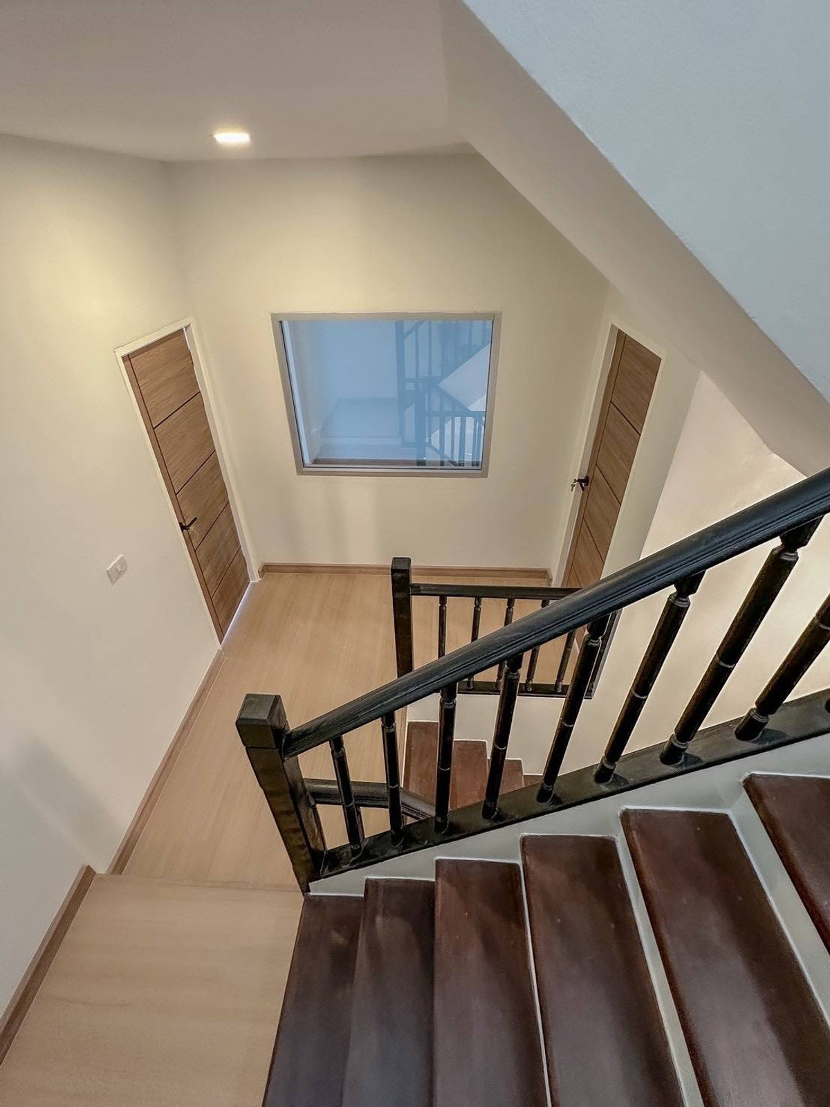 ขายทาวน์โฮมเลียบทางด่วนรามอินทรา : [PB1336]🚩ขายโฮมออฟฟิศ Baan Klang Muang S-Sense Rama 9 - Ladpao (บ้านกลางเมือง เอส-เซนส์ พระราม 9 – ลาดพร้าว)