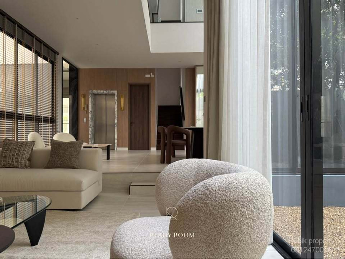 For RentHousePattanakan, Srinakarin : 🏡 **Luxury house for rent Bugaan Krungthep Kreetha** RB1787 Luxury level project, Krungthep Kreetha location. Near international schools and golf courses.