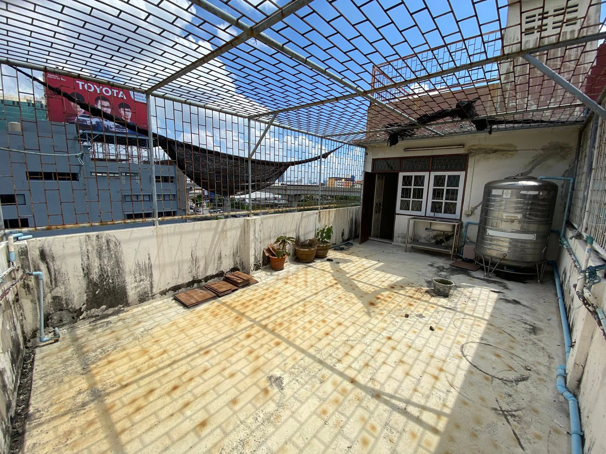 ให้เช่าอาคารพาณิชย์พัฒนาการ ศรีนครินทร์ : อาคารพาณิชย์ ถนนศรีนครินทร์ / 4 ชั้น (เช่า), Commercial Building Srinakarin Road / 4 Floors (FOR RENT) YOK109