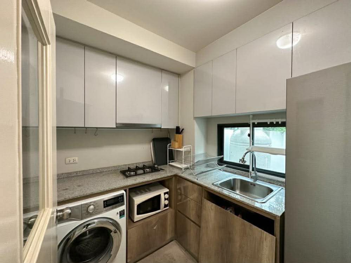 For RentHousePinklao, Charansanitwong : Townhome opposite Wat Silamahasanit , at the beginning of Suan Phak Road, adjacent to Ratchaphruek Road