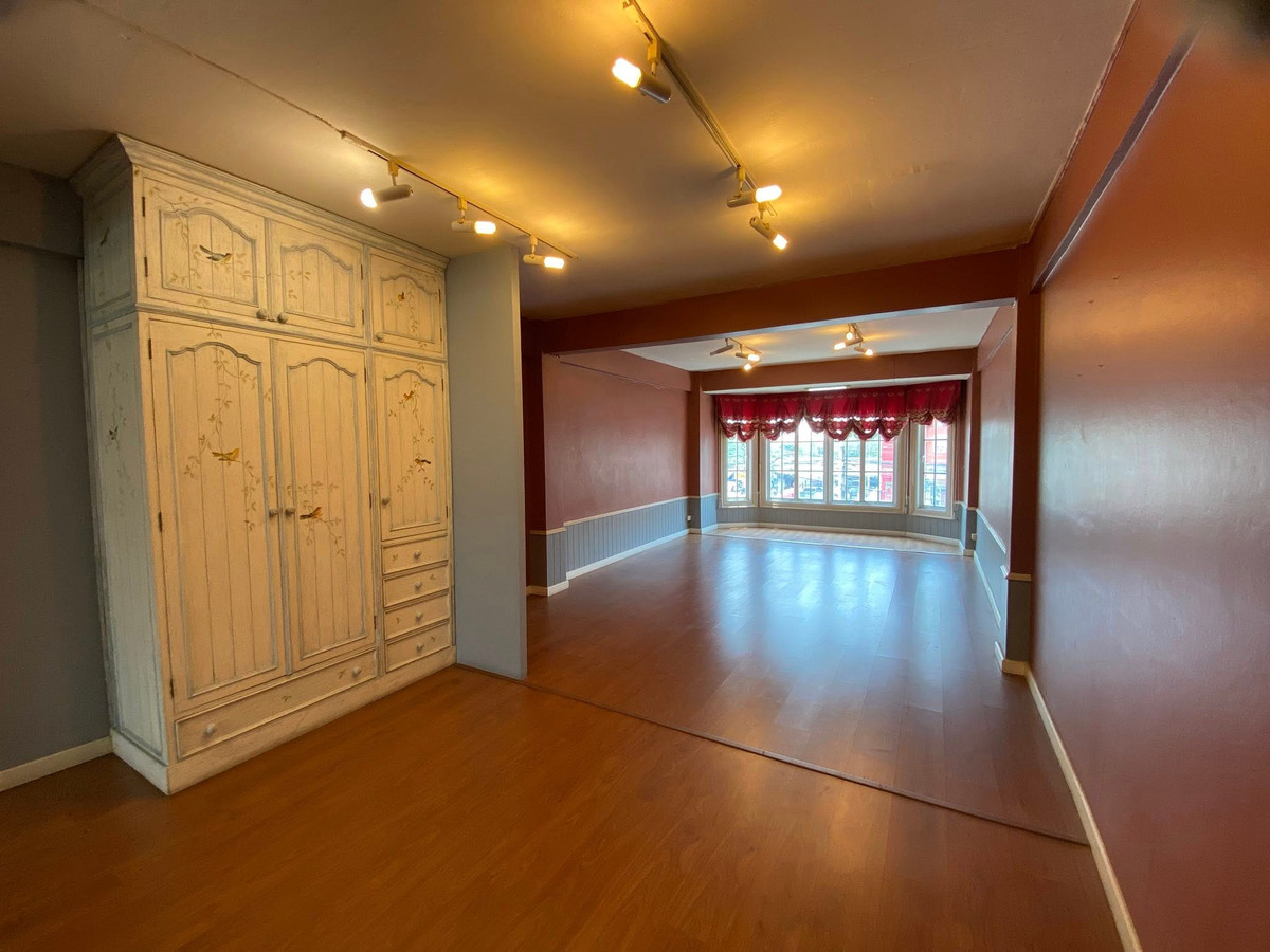 ให้เช่าอาคารพาณิชย์พัฒนาการ ศรีนครินทร์ : อาคารพาณิชย์ ถนนศรีนครินทร์ / 4 ชั้น (เช่า), Commercial Building Srinakarin Road / 4 Floors (FOR RENT) YOK109