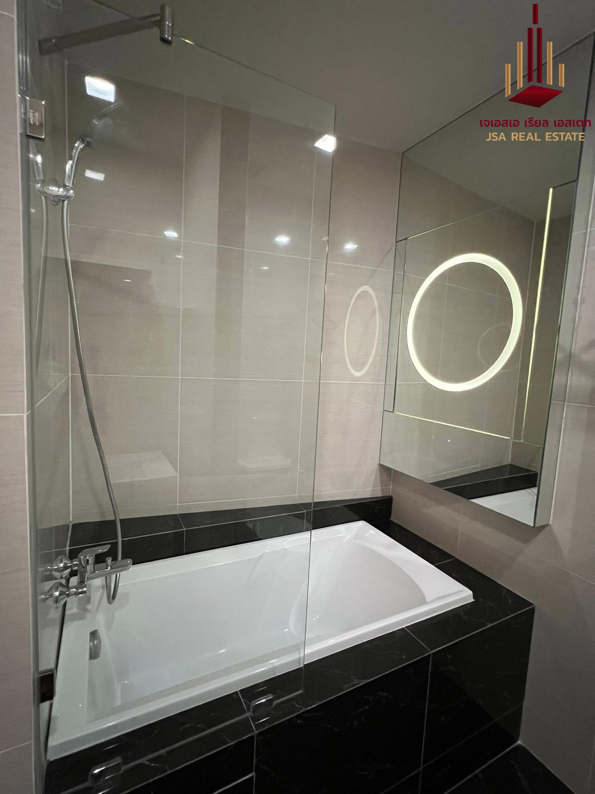 For RentCondoSukhumvit, Asoke, Thonglor : ✨ For Rent: Park Origin Phrom Phong Condo ✨ 💰 Only 65,000 THB/month