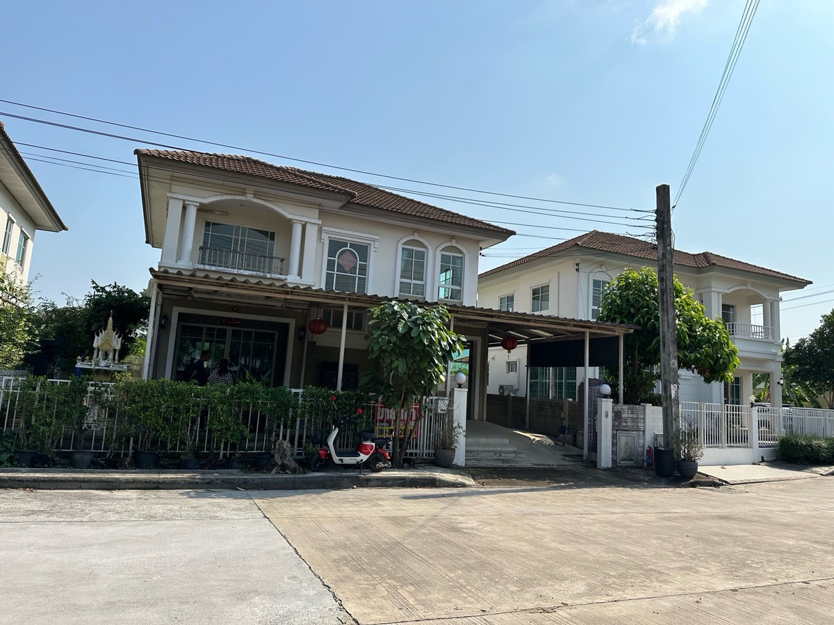For RentHouseLadkrabang, Suwannaphum Airport : Single house for rent, Passorn Village 21, Wongwaen-Rama 9, 3 bedrooms, 2 bathrooms, fully furnished, 25,000 baht.