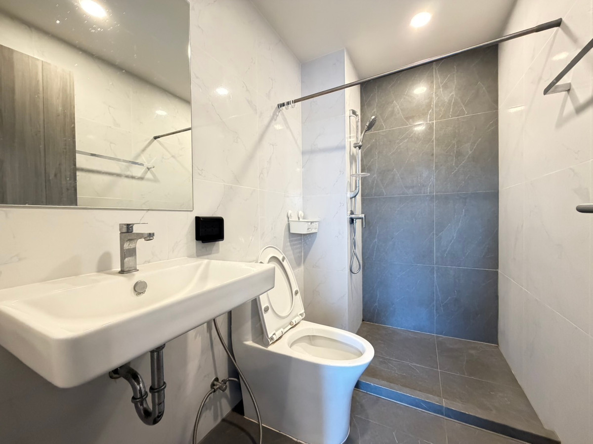 ให้เช่าคอนโดปิ่นเกล้า จรัญสนิทวงศ์ : 🏢 For Rent ออริจิ้น ปลั๊ก&เพลย์ สิรินธร สเตชั่น 🛏 Simplex 1 bed 📏 ขนาด: 25 ตร.ม. 💰 ราคาเพียง 12K/เดือน 📍 ทำเล: ใกล้รถไฟฟ้า สถานีสิรินธร และห้างสรรพสินค้าย่านฝั่งธน