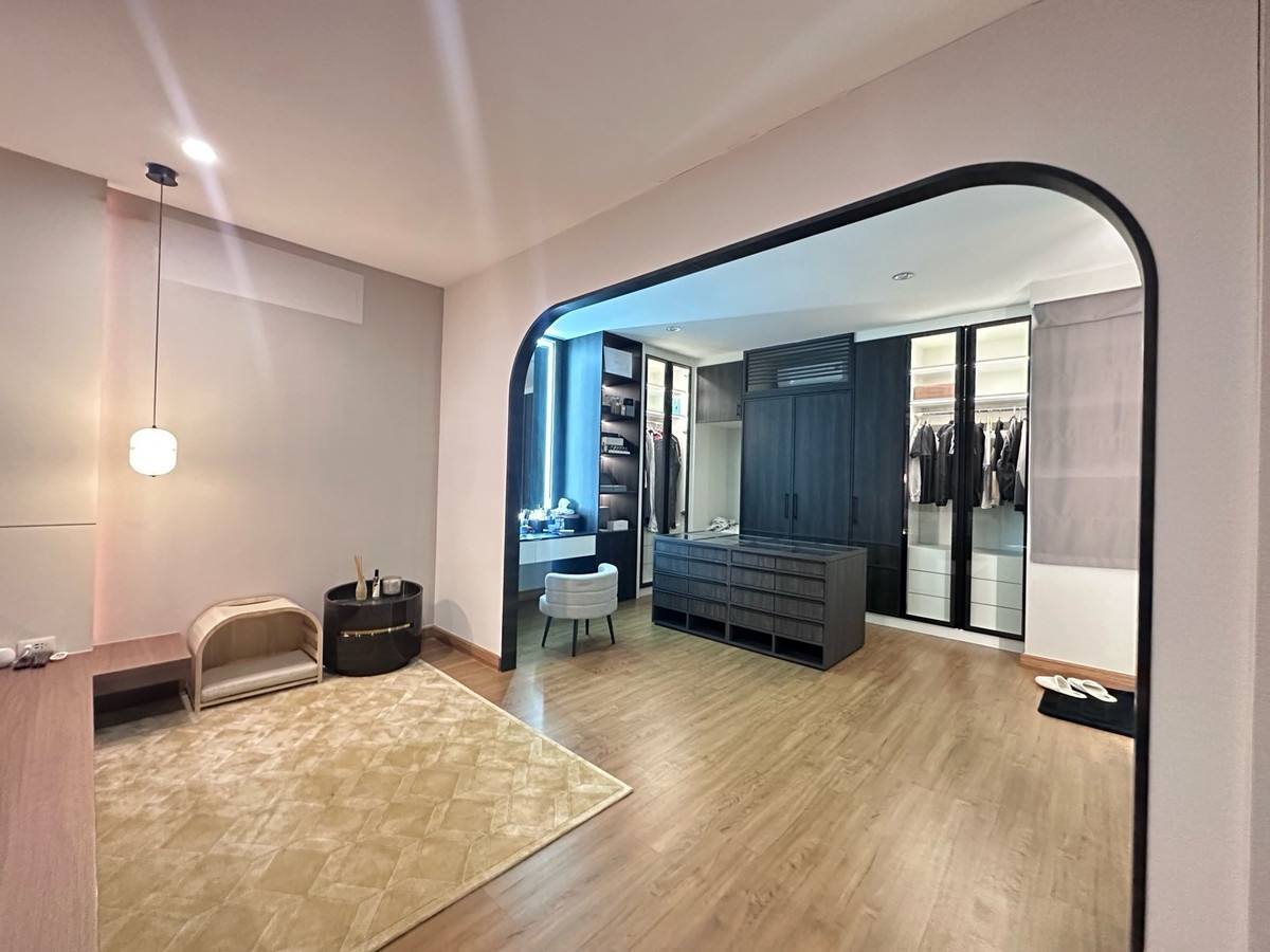 ขายเกษตร นวมินทร์ ลาดปลาเค้า : บ้านแฝด ทำเลเลียบด่วนรามอินทราฯ ซอย โยธินพัฒนา เซ็นทรัลอีส วิลล์ ประดิษฐ์มนูธรรม บ้านใหม่ fullyfurnished  