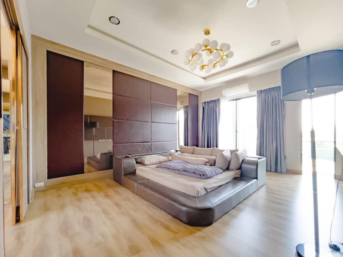 For RentHousePinklao, Charansanitwong : Townhome opposite Wat Silamahasanit , at the beginning of Suan Phak Road, adjacent to Ratchaphruek Road