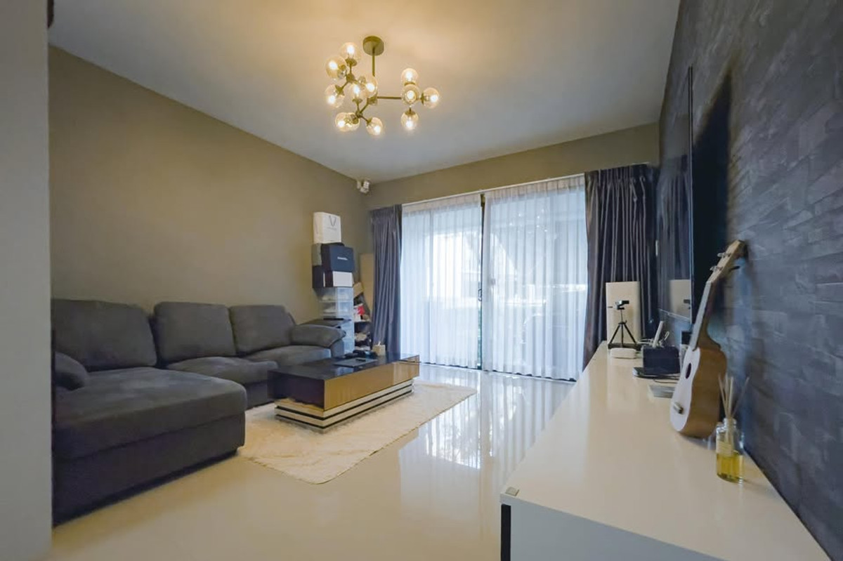 For RentHousePinklao, Charansanitwong : Townhome opposite Wat Silamahasanit , at the beginning of Suan Phak Road, adjacent to Ratchaphruek Road