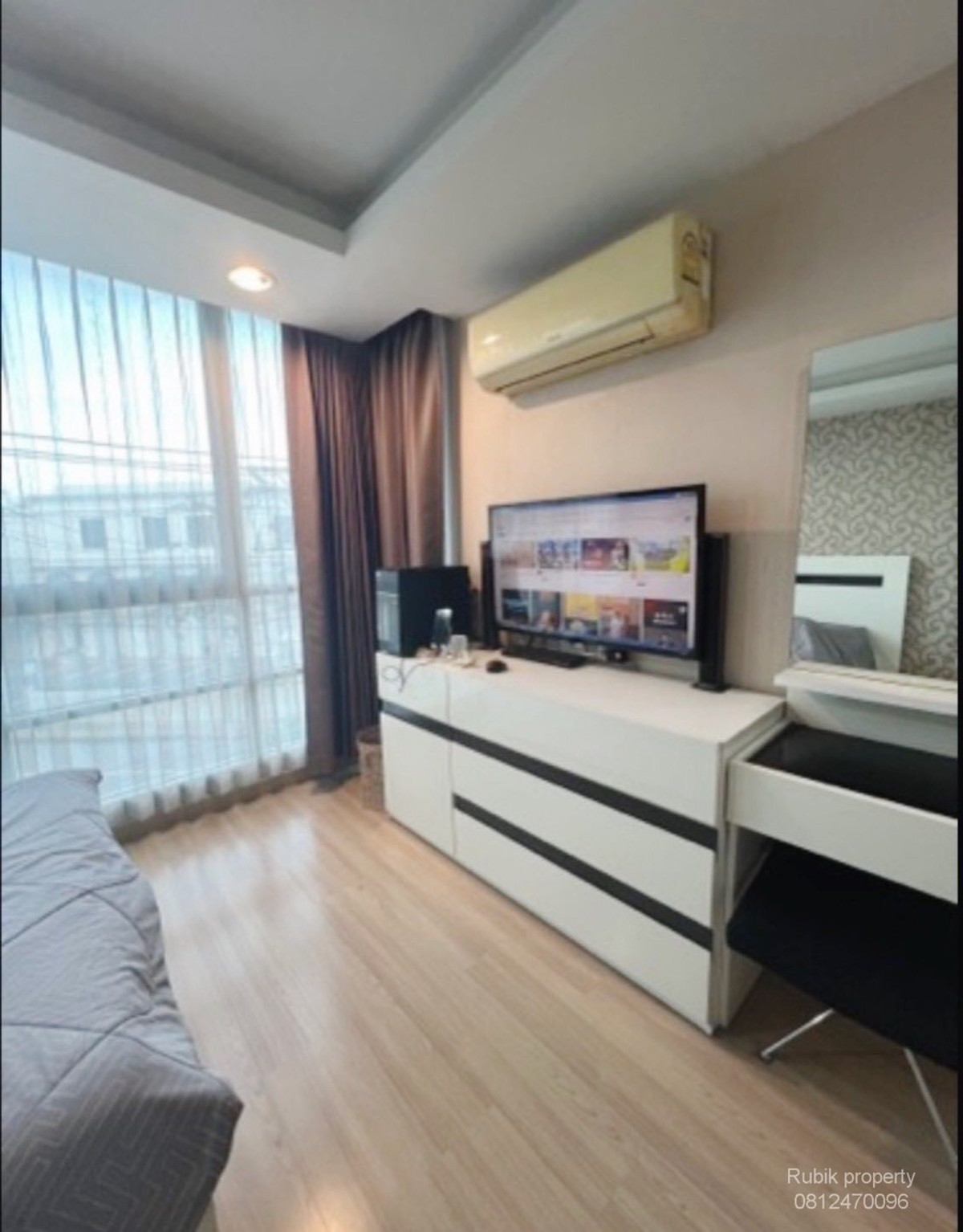 For SaleCondoRatchadapisek, Huaikwang, Suttisan : 🏙️ **Condo for sale, good location, Ratchada 17, close to MRT, just a few minutes** Project **The Kris Ratchada 17**, convenient travel, Suthisan - Huai Khwang. Can penetrate Vibhavadi RB1761