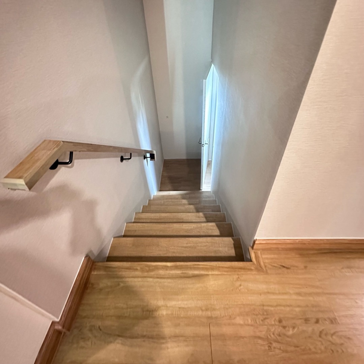 ขายเกษตร นวมินทร์ ลาดปลาเค้า : บ้านแฝด ทำเลเลียบด่วนรามอินทราฯ ซอย โยธินพัฒนา เซ็นทรัลอีส วิลล์ ประดิษฐ์มนูธรรม บ้านใหม่ fullyfurnished  