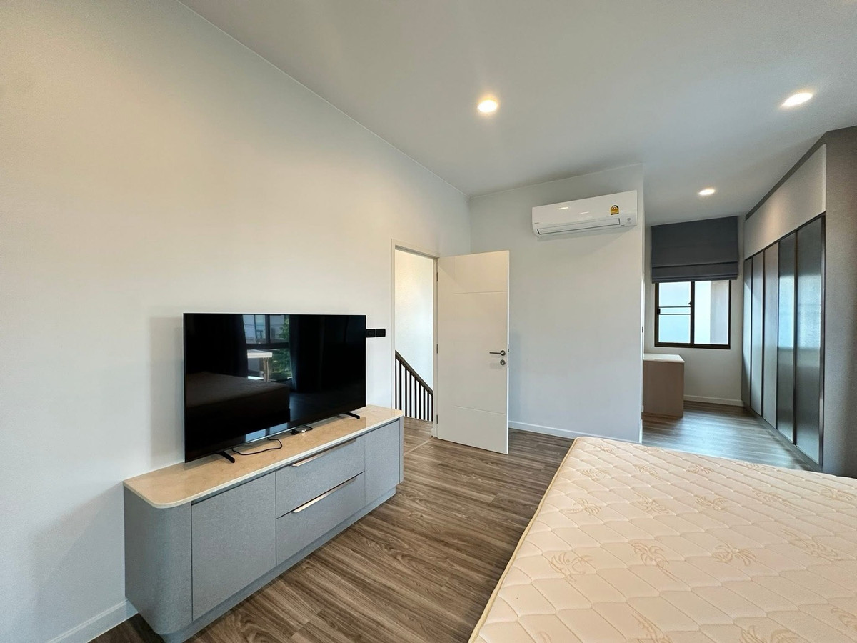 For RentHousePattanakan, Srinakarin : For rent 📍Burasiri Krungthep Kreetha, 4 bedrooms, 4 bathrooms, fully furnished, ready to move in🔆