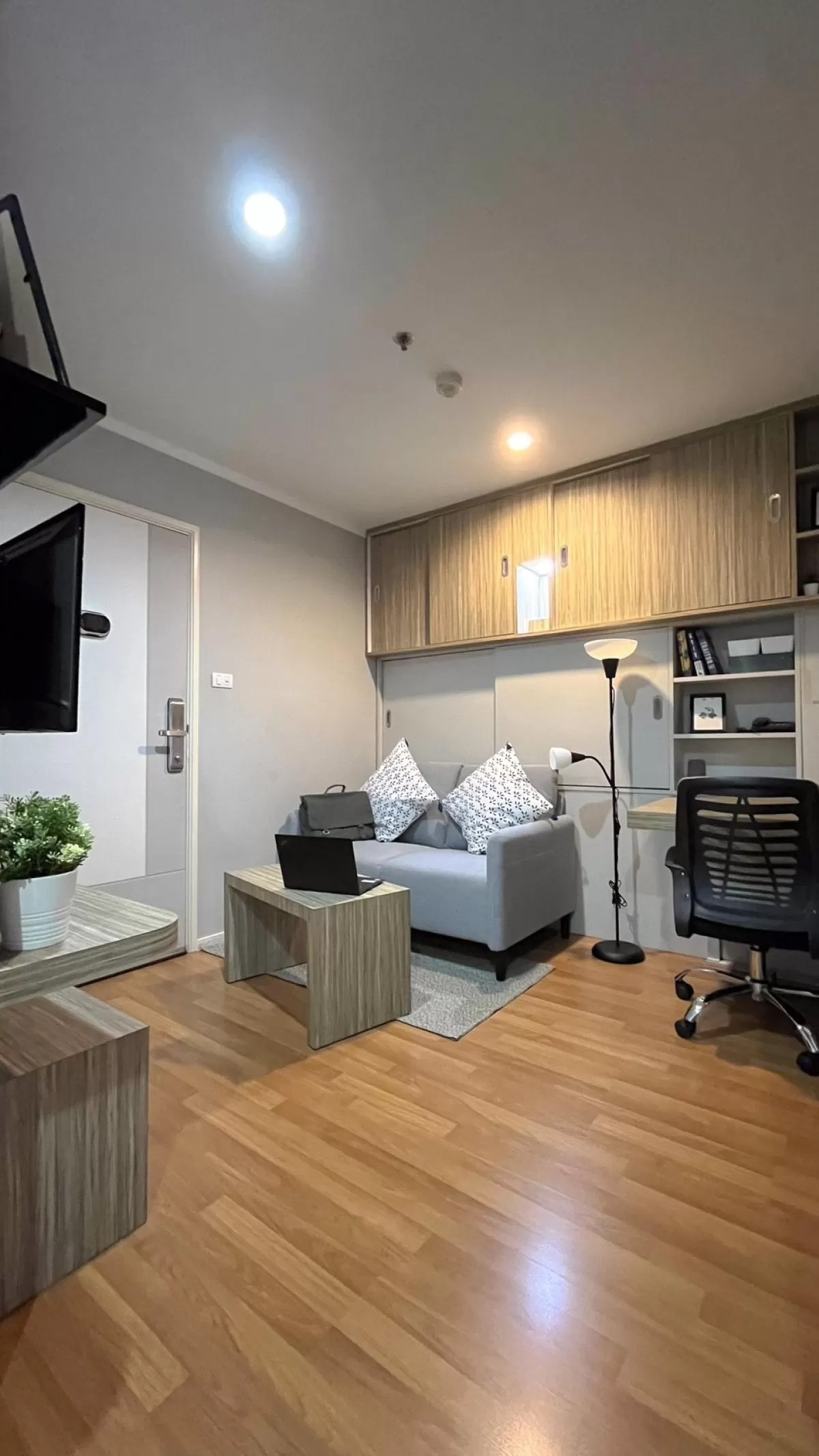 ขายคอนโดปิ่นเกล้า จรัญสนิทวงศ์ : คอนโด ลุมพินี เพลส บรมราชชนนี-ปิ่นเกล้า ชั้น 8 ห้องเลขสวย บิ้วอินครบ ออกแบบโดยเจ้าของ ตามการใช้งานจริง