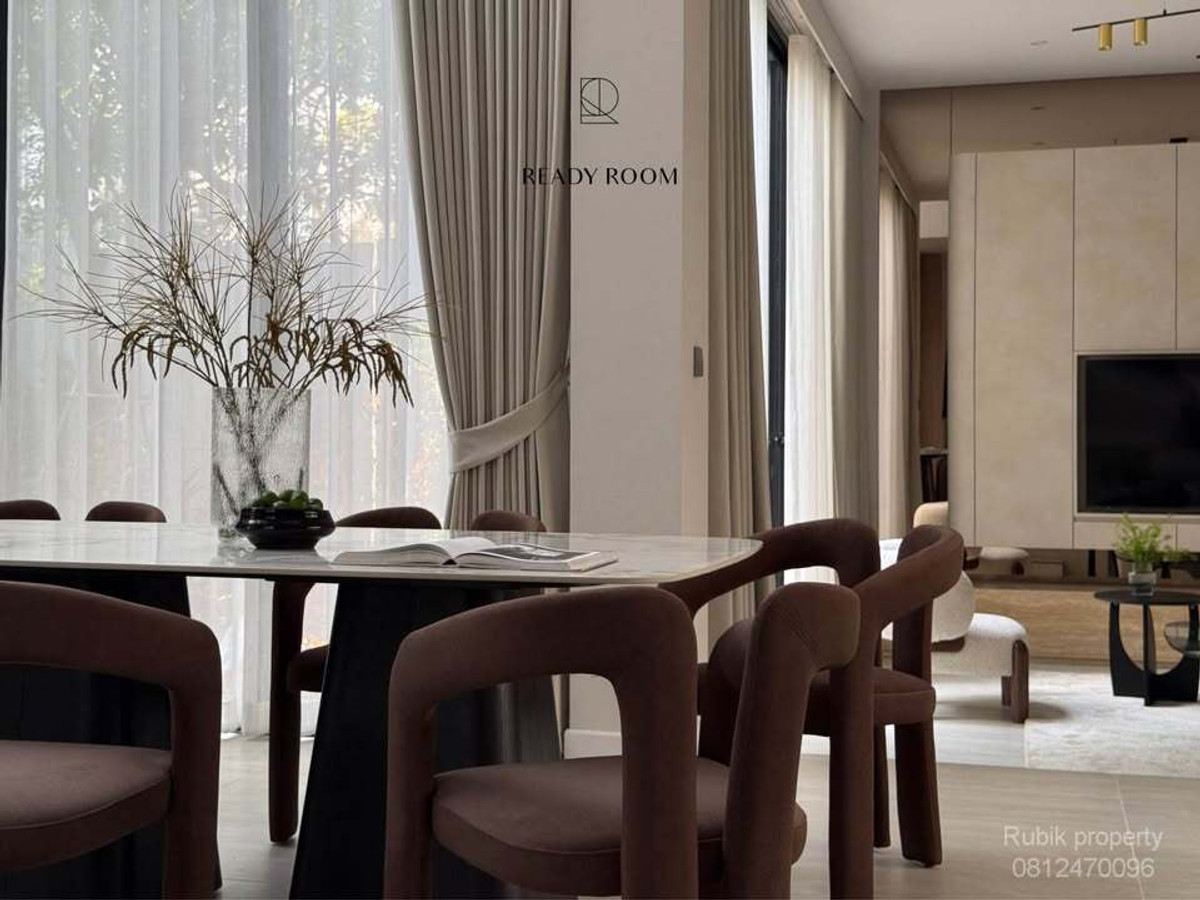 For RentHousePattanakan, Srinakarin : 🏡 **Luxury house for rent Bugaan Krungthep Kreetha** RB1787 Luxury level project, Krungthep Kreetha location. Near international schools and golf courses.