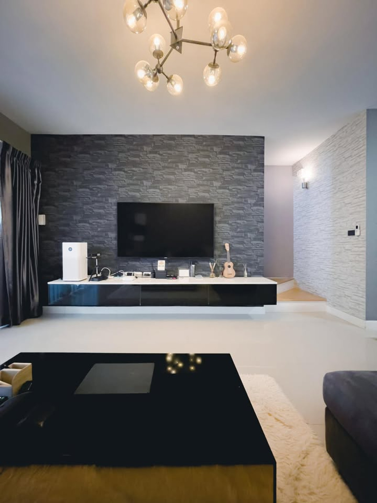 For RentHousePinklao, Charansanitwong : Townhome opposite Wat Silamahasanit , at the beginning of Suan Phak Road, adjacent to Ratchaphruek Road