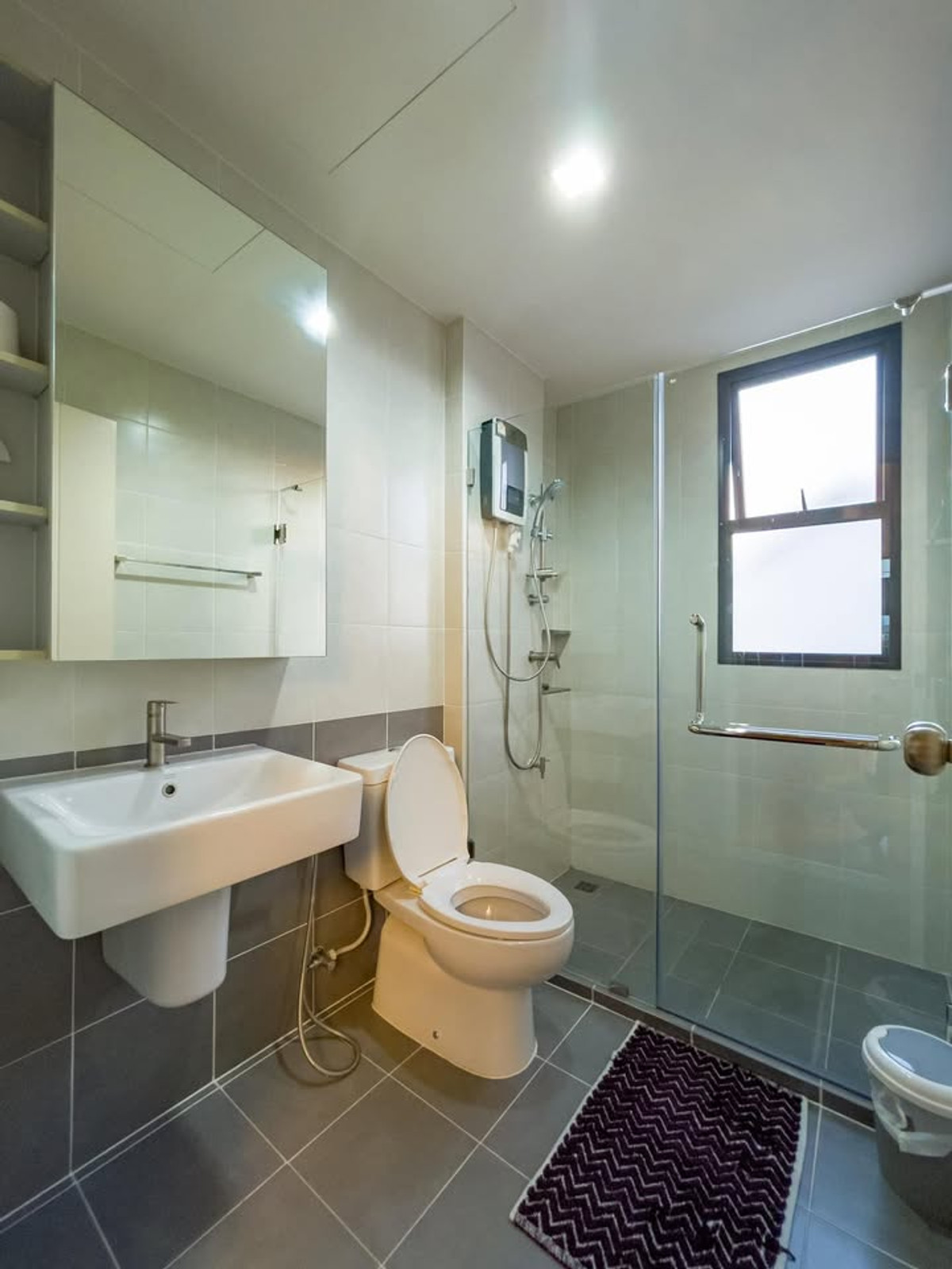 For RentHousePinklao, Charansanitwong : Townhome opposite Wat Silamahasanit , at the beginning of Suan Phak Road, adjacent to Ratchaphruek Road