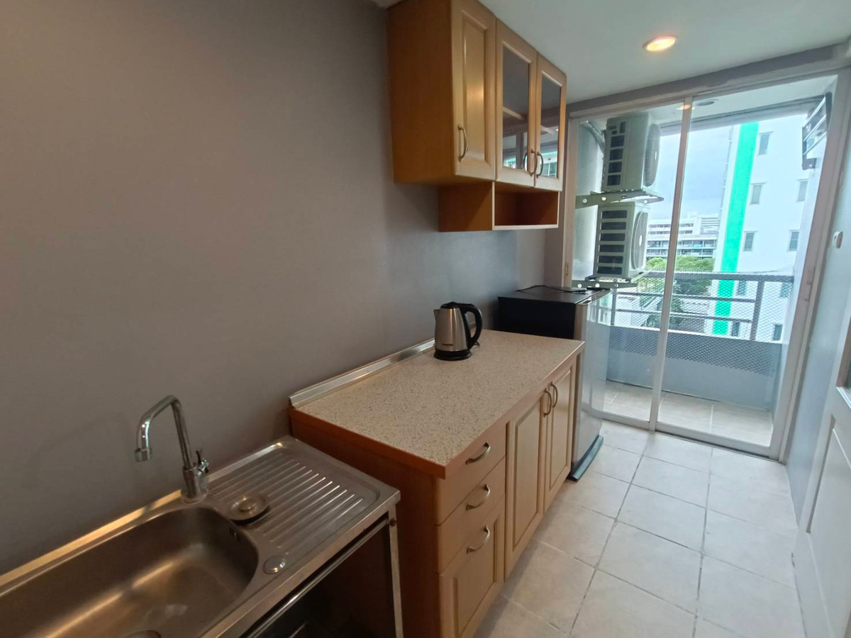 For RentCondoKaset Nawamin,Ladplakao : Room for rent, clean, cool breeze, unblocked view, Premsiri Boutique Park Condo, near BTS Kasetsart University Station and Sena Station.