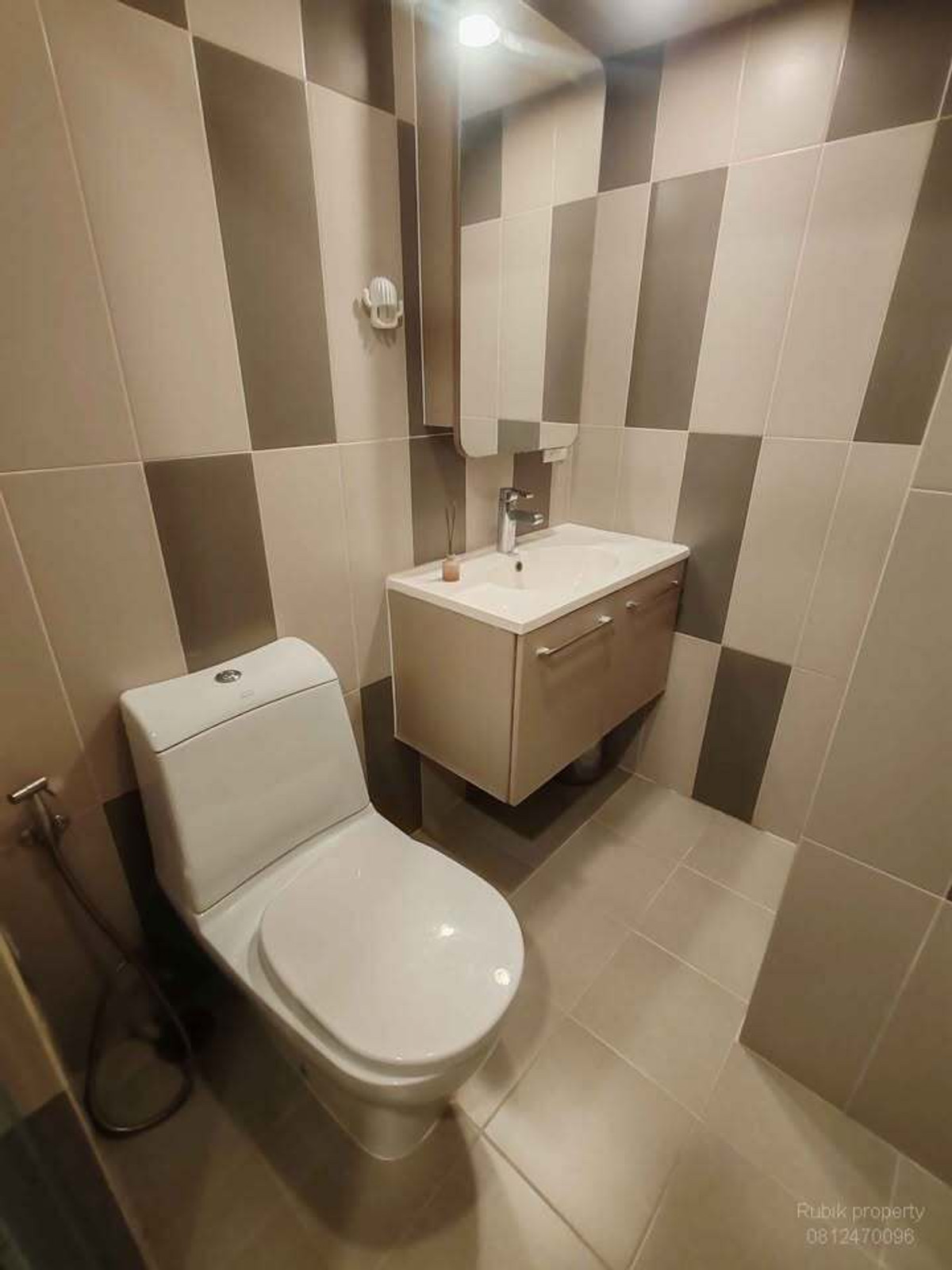 For RentCondoSapankwai,Jatujak : 🏙 **Condo for rent Onyx Phaholyothin by Sansiri (Saphan Khwai)** Condo, good location, near BTS Saphan Khwai, opposite Big C Saphan Khwai RB1786