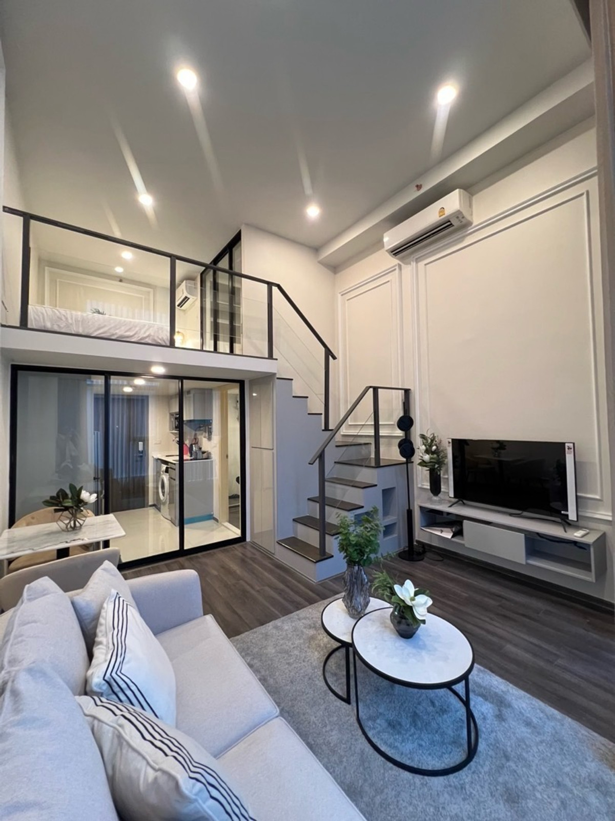 ให้เช่าคอนโดพระราม 9 เพชรบุรีตัดใหม่ RCA : เช่า ➖1 Bed Duplex ใกล้ MRT Rama9