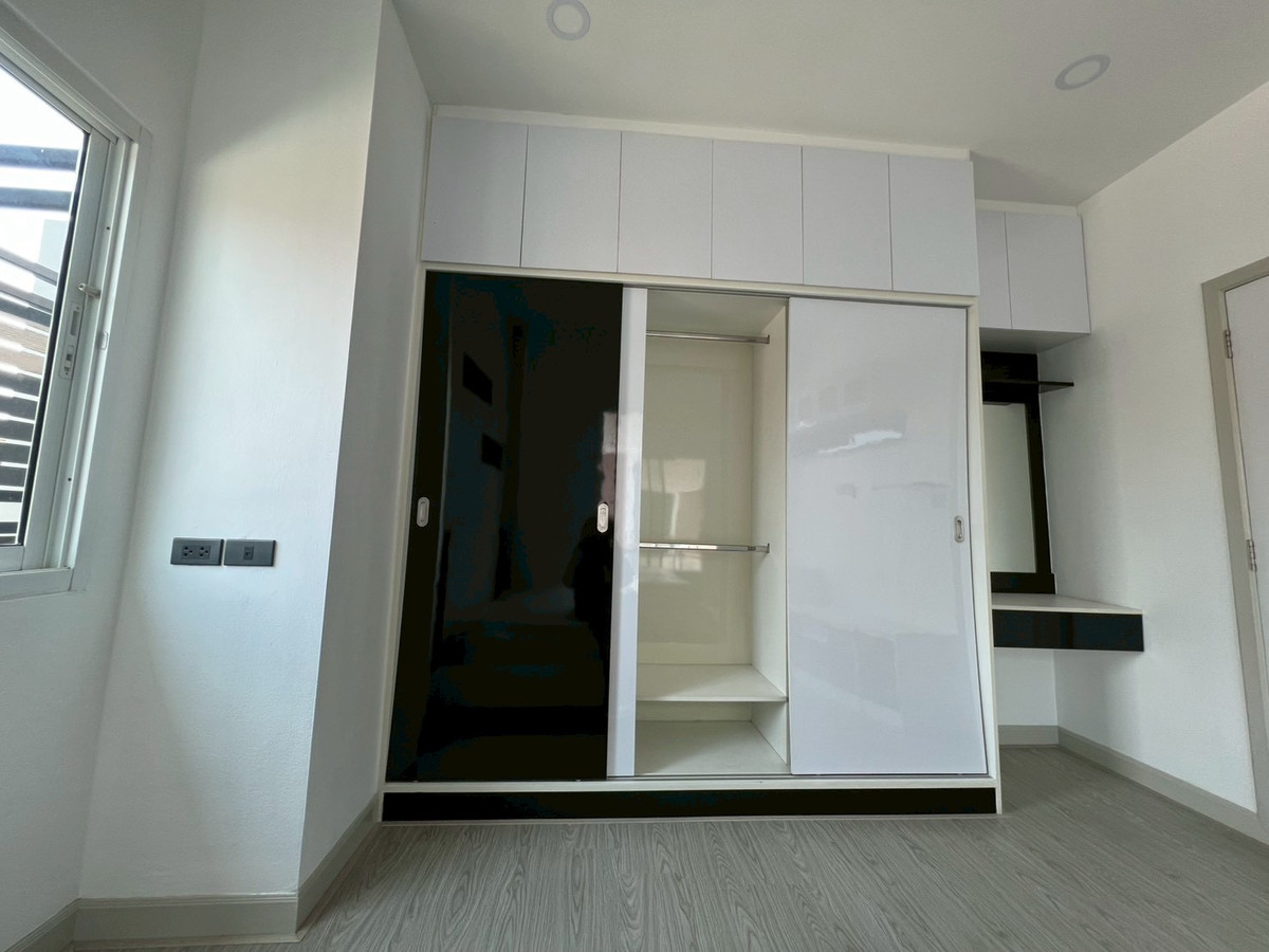 For SaleHousePattaya, Bangsaen, Chonburi : 🏡 2-story detached house for sale, Coco Park Sirisa 21 Village, large house, wide area, 3 bedrooms | 3 bathrooms, selling price 5,890,000 baht 💰