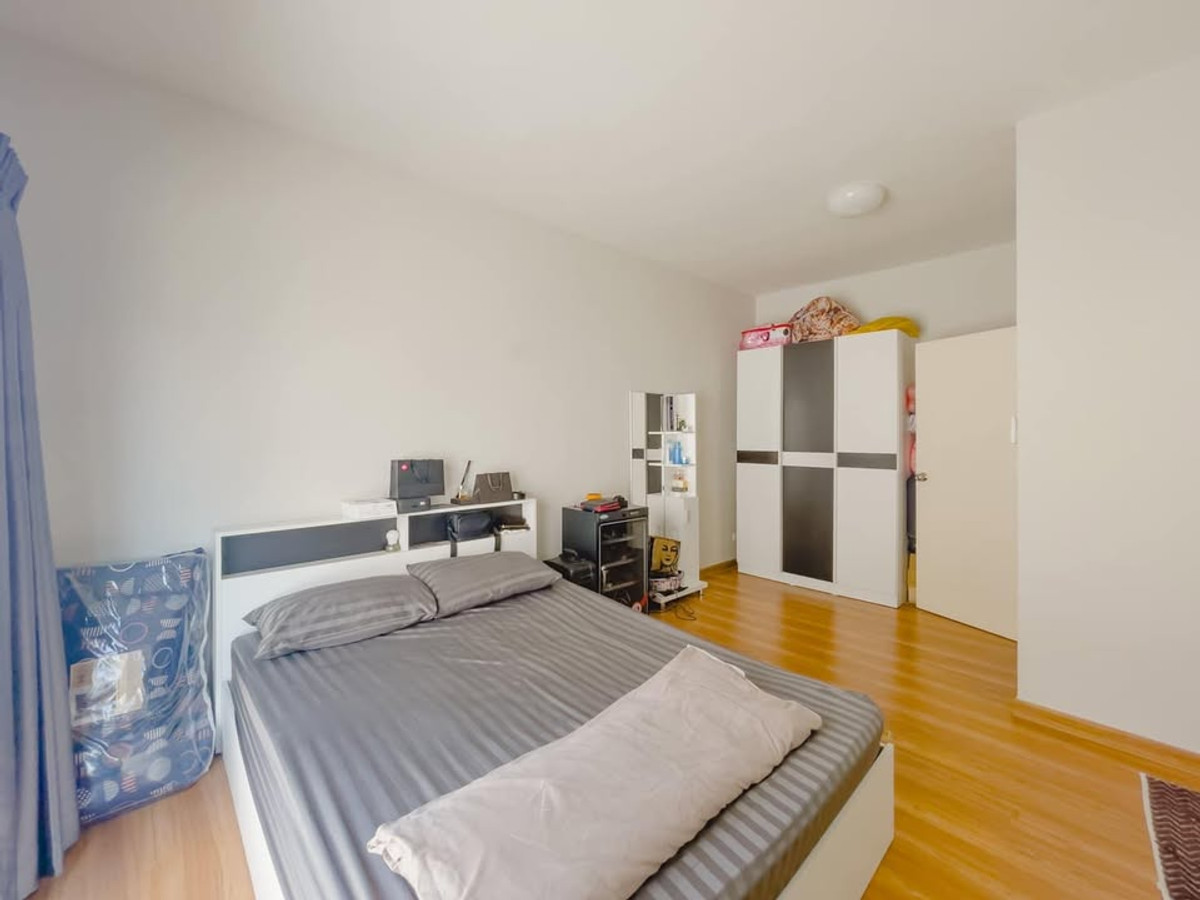 For RentHousePinklao, Charansanitwong : Townhome opposite Wat Silamahasanit , at the beginning of Suan Phak Road, adjacent to Ratchaphruek Road