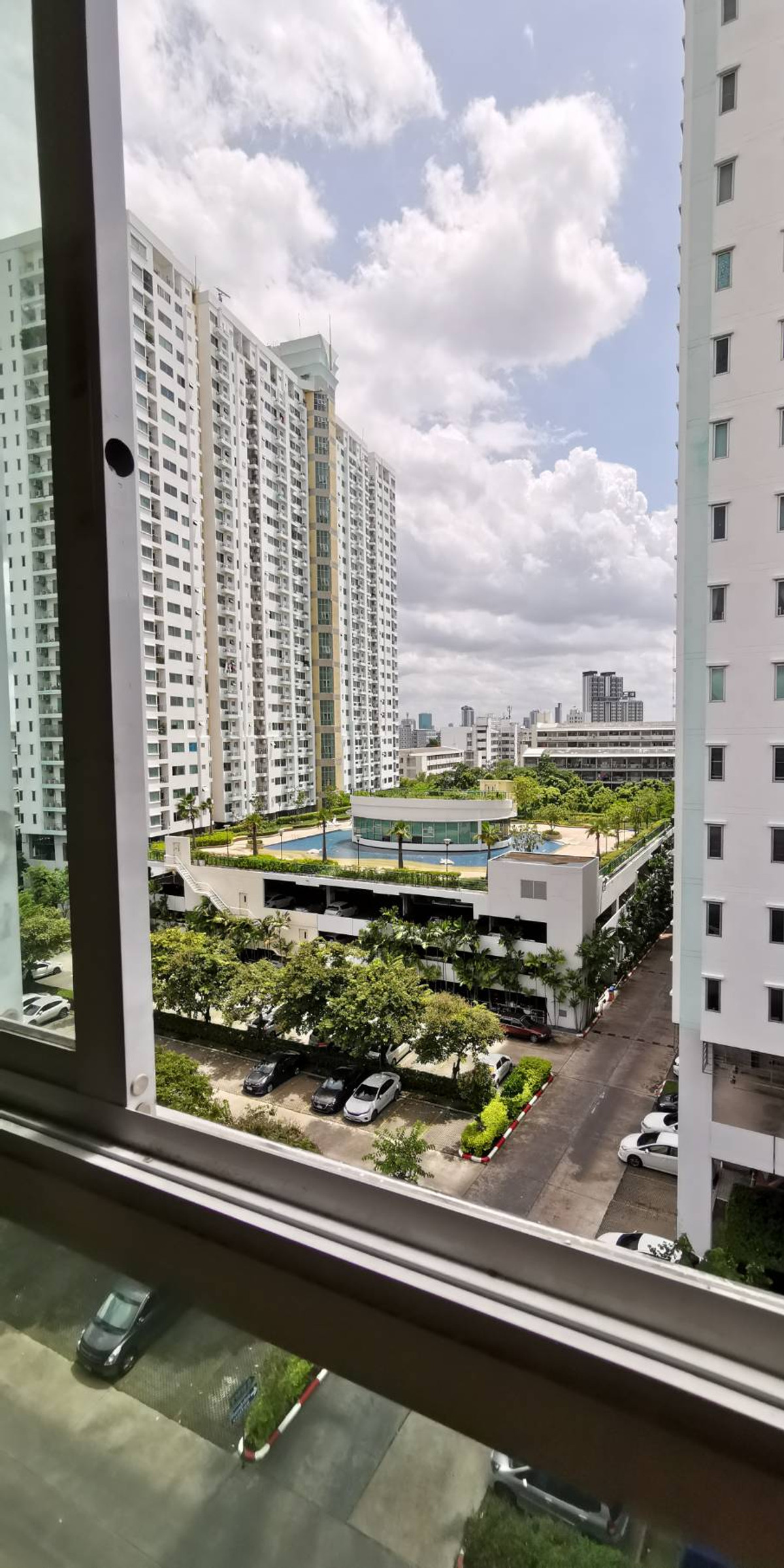 For RentCondoKaset Nawamin,Ladplakao : Room for rent, clean, cool breeze, unblocked view, Premsiri Boutique Park Condo, near BTS Kasetsart University Station and Sena Station.