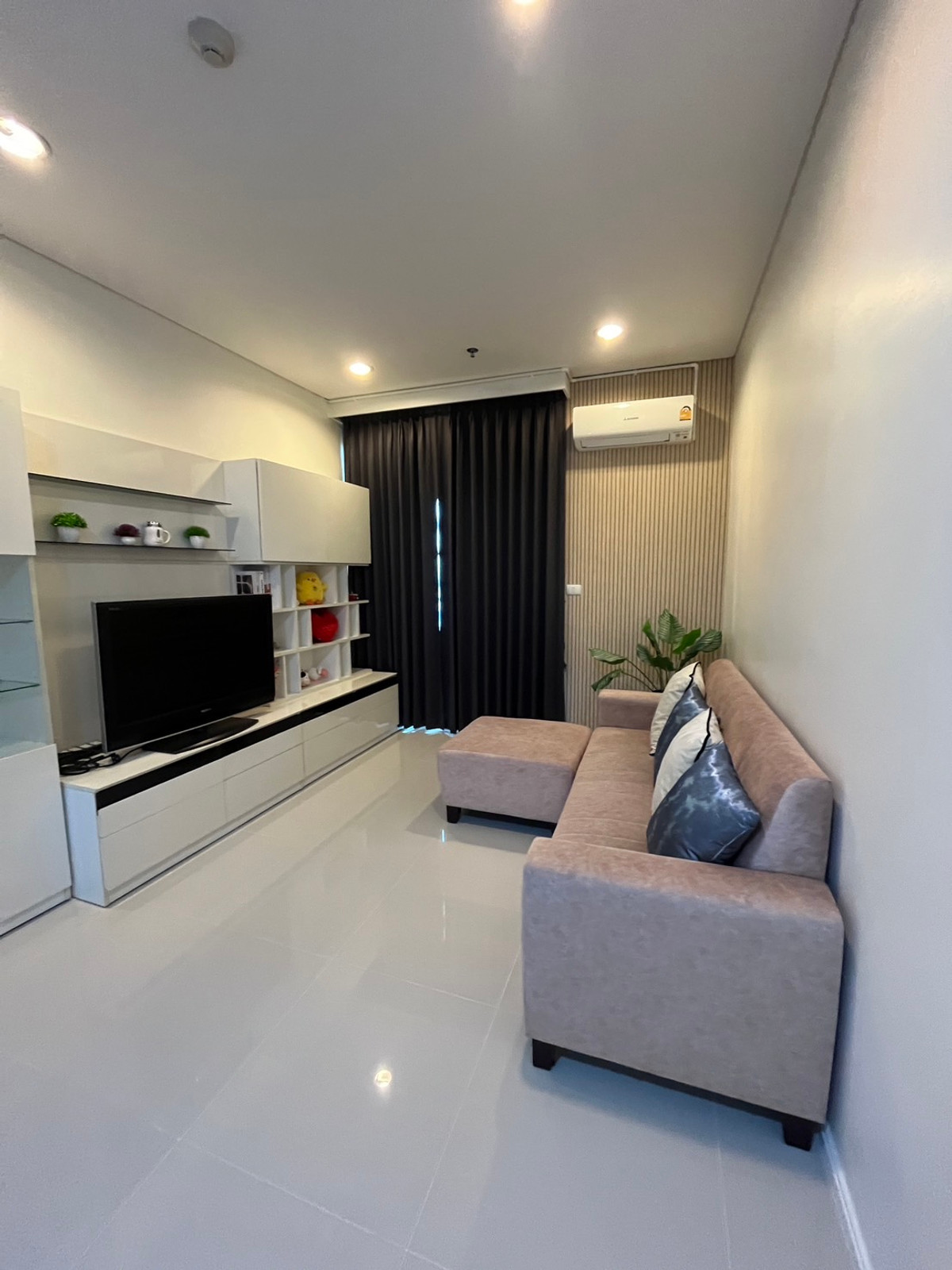 ขายคอนโดพระราม 9 เพชรบุรีตัดใหม่ RCA : 🔥 ขายคอนโด Villa Asoke ชั้นสูง 32 | 48 ตร.ม. วิวสวย ทำเลทองอโศก By Tommy