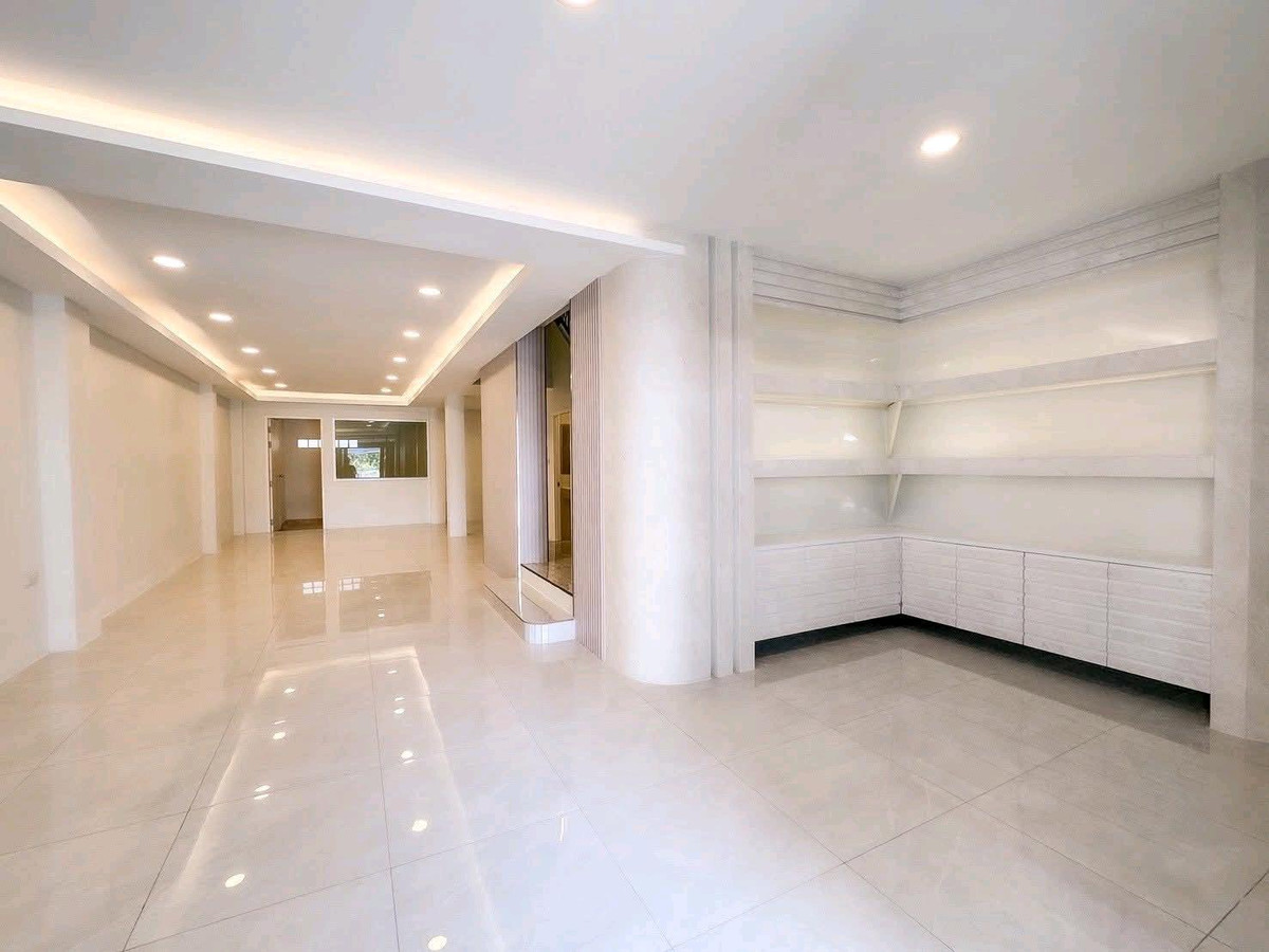 For SaleHome OfficeRamkhamhaeng, Hua Mak : 🔥 Home office, 4 floors, newly renovated, Town in Town, next to the main road, near the expressway + BTS, complete functions, ready to use, price 7.79 million, contact Luk Jeab 065-536-5165 🐥 #Home office #Town in Town #Rama 9 #Lat Phrao 71 #Bangkok real 